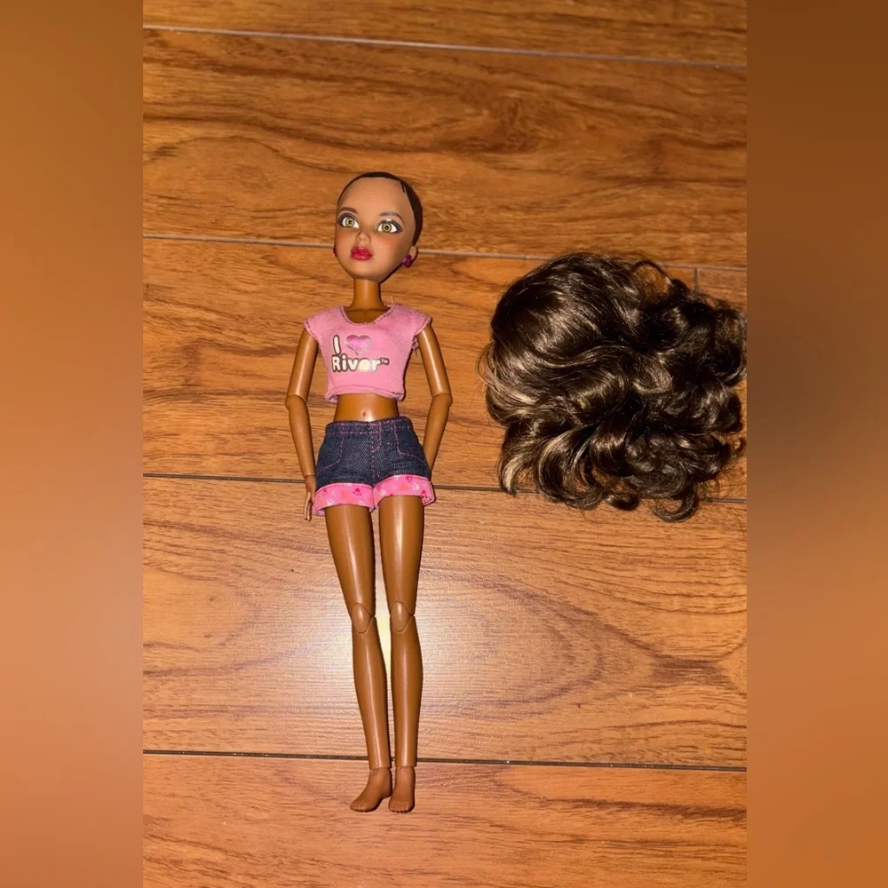 Pair of Fashion Dolls with Pink Accents - Picture 3 of 6